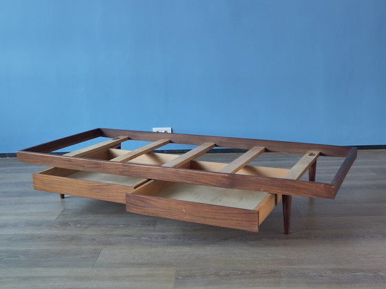 Image 1 of Divano letto vintage con cassetti in legno di teak.