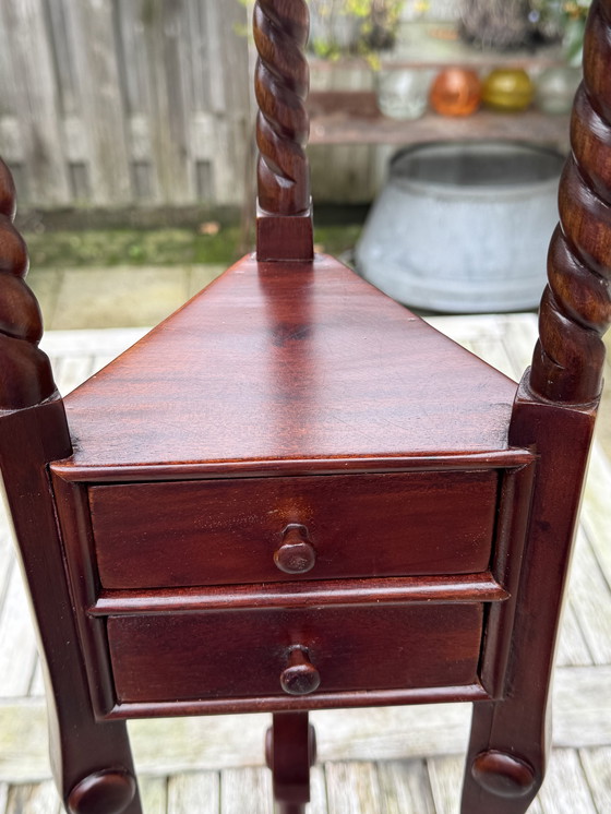 Image 1 of Table d'appoint en teck fin – une sculpture fonctionnelle