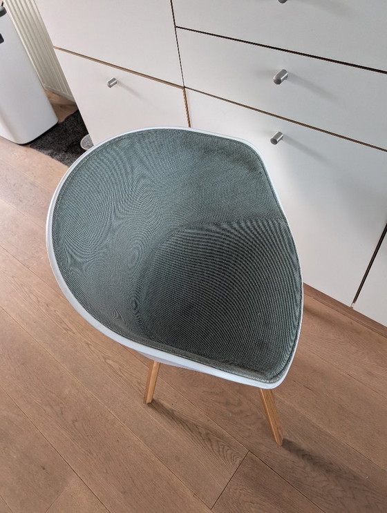 Image 1 of HAY Sobre una silla (AAC).