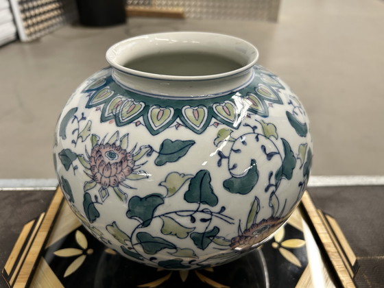 Image 1 of Grote origine Chinese bloempot met Griekse sleutel en bloemmotieven 1950-1980