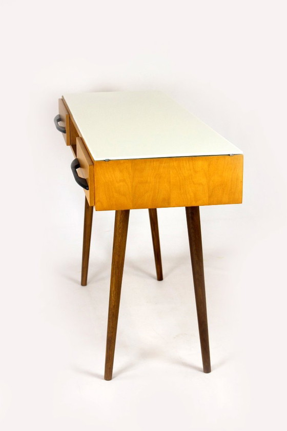 Gerestaureerd schrijfbureau in mid-century modern stijl van Up Zavody, jaren 60. – Glass (photo 9 of 20)