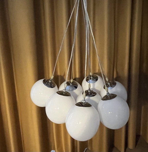 Lámpara colgante de estilo vintage de la era espacial con 8 esferas de cristal opalino / cromo