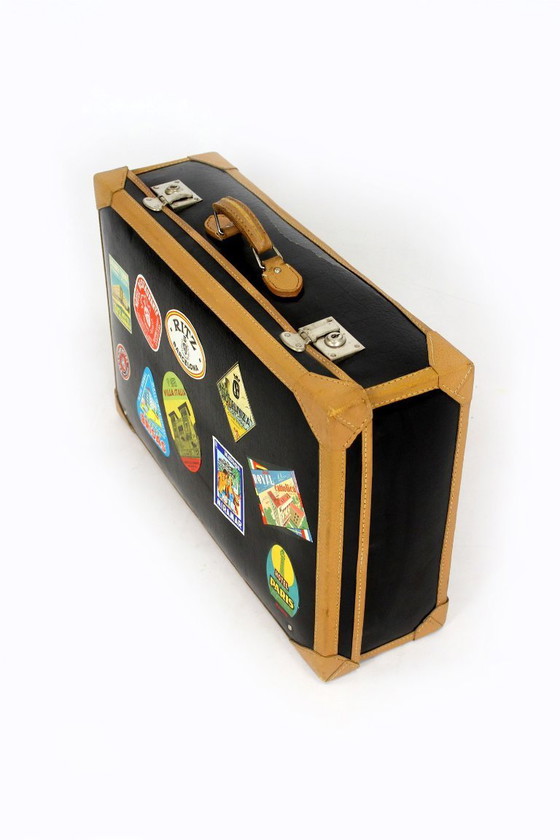 Image 1 of Valise en cuir vintage avec ses étiquettes d'origine, années 1950