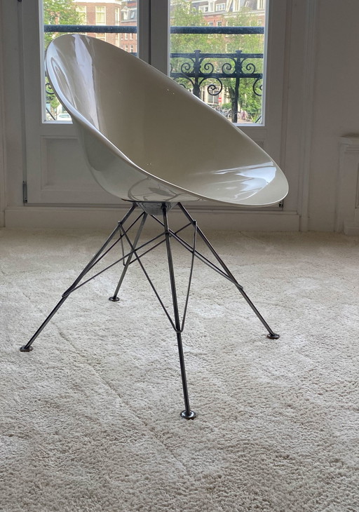 Kartell Eros Eiffeltorenpoten stoel van Philippe Starck