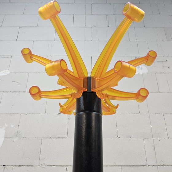 Image 1 of Vintage Space Age Oranje Itiliaanse design stijl Kunststof Kapstok (jaren 70/70s)  roterend
