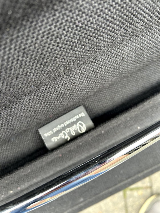 Image 1 of Silla de conferencias de diseño Vitra Eames EA108, negra, con base giratoria.