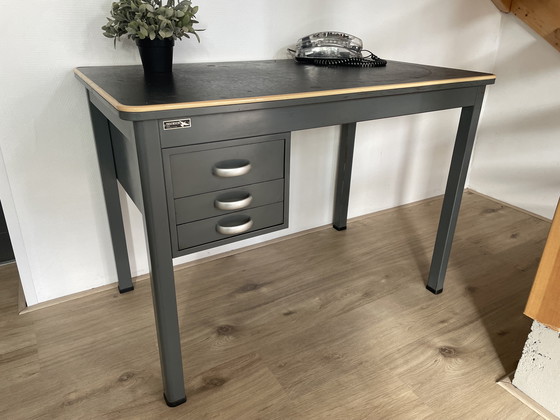 Image 1 of Gispen desk 100x60x71 cm