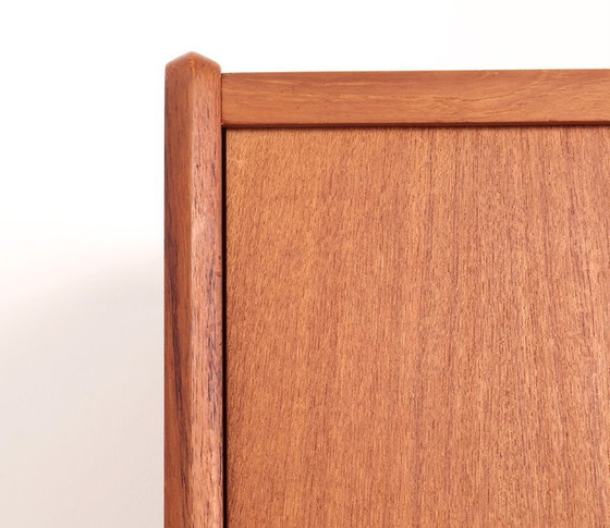 Image 1 of Tablero alto Westergaard de diseño en teca con puertas correderas, años 60