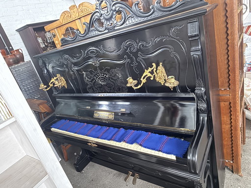 Piano van Van Hyfte