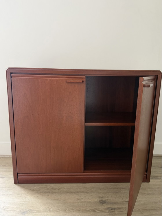 Vintage Hülsta Kast Met Deurtjes Mahonie/Teak, Jaren ’70/’80 – Dressoirs, Wood (photo 3 of 6)