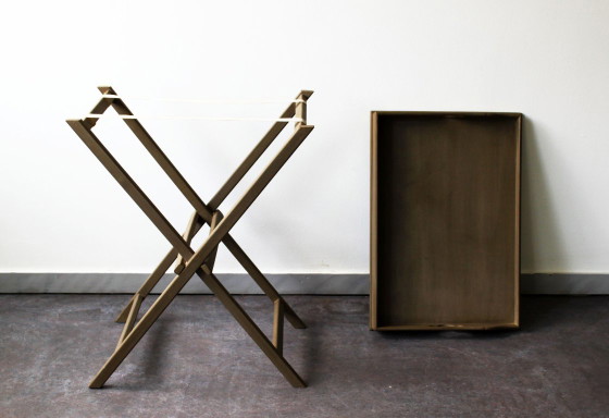 Plateau de service pliant et amovible en bois peint taupe – Tables d'appoint, Wood (photo 4 of 9)