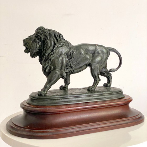 Image 1 of Scultura in bronzo di un leone che cammina, di Édouard Paul DELABRIERRE (1829-1912)