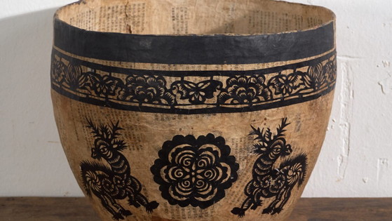 Cesto antico cinese in cartapesta con ritagli di carta neri – Cina, circa 1930 – Oggetti decorativi (photo 3 of 40)