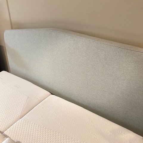 Image 1 of Tempur Form adjustable Box spring