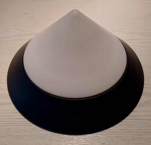 Massive cone-shaped ceiling lamp