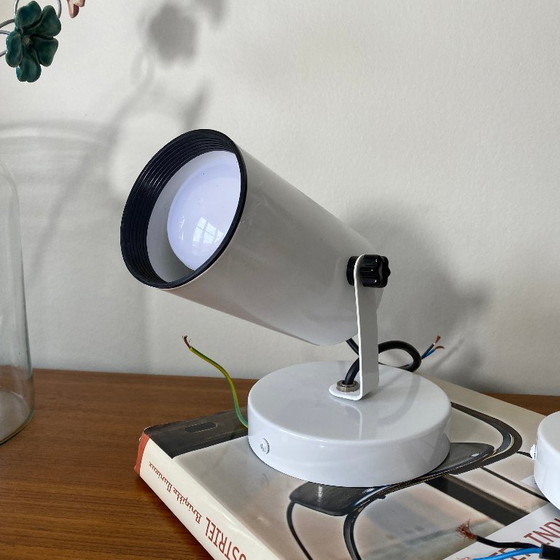 Image 1 of Een paar witte metalen wandlampen