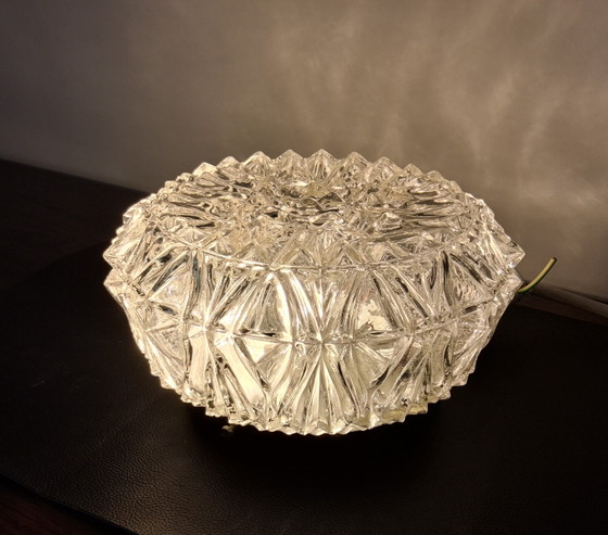 Image 1 of Plafonnier vintage J. années 60/70 en cristal épais, motif géométrique en losanges