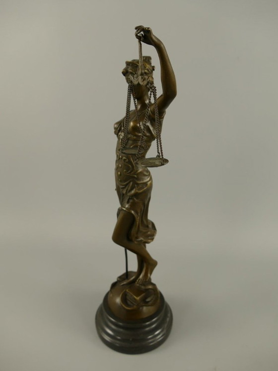 Image 1 of Estatua de bronce de la Dama de la Justicia