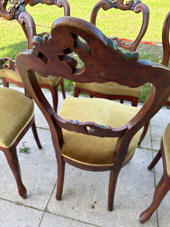 Image 1 of Six chaises Biedermeier anciennes, sculptures sur bois anciennes