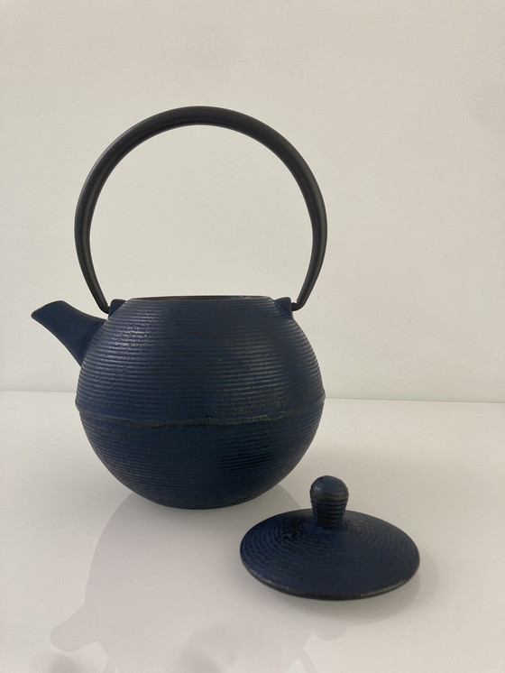 Image 1 of Théière japonaise en fonte Hinomaru, bleu indigo