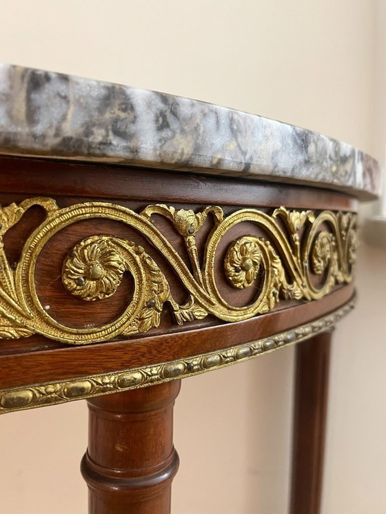 Image 1 of Table d'appoint luxueuse en marbre et bronze