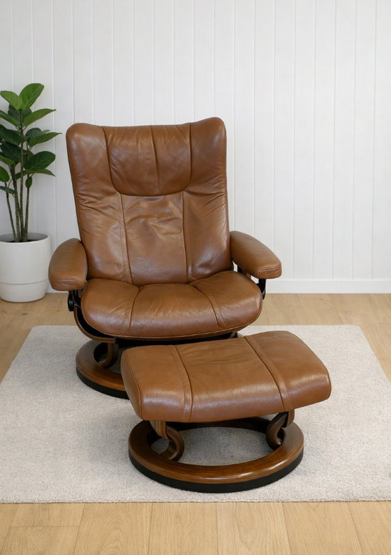 Stressless Wing(L) Classic verstellbarer Relaxsessel mit Fußhocker (2), Holz, Leder, Braun, Anders (Foto 9 von 15)