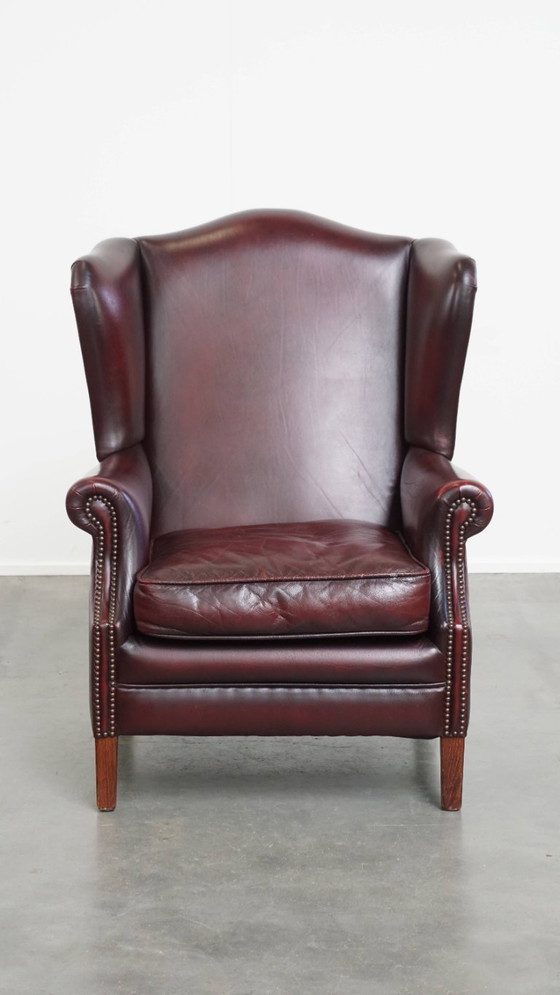 Image 1 of Bordeauxrode Rundleren Oorfauteuil in Engelse Stijl