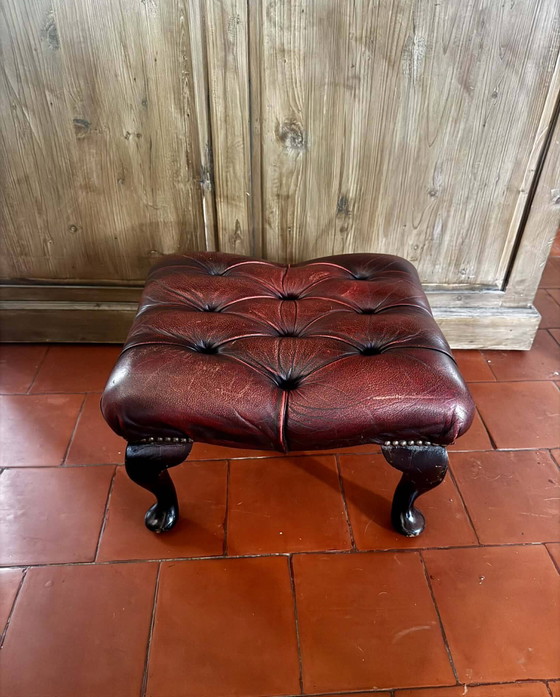 Vintage 1970s Chesterfield red leather footrest – Footstools & poufs, Wood (photo 9 of 12)