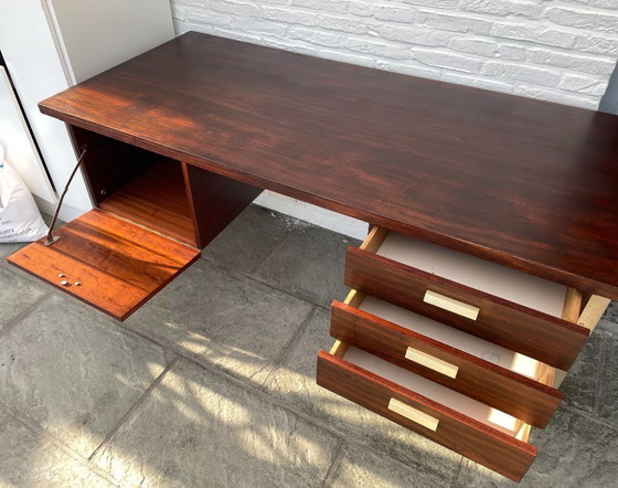 Image 1 of Scrivania direzionale vintage in palissandro - Compatta - Stile moderno di metà secolo