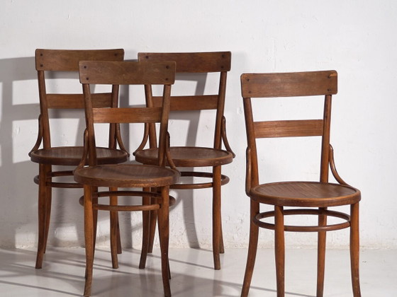 Antique set of Thonet chairs (c.1920). Set of four pieces #1 – Dining chairs (photo 2 of 40)