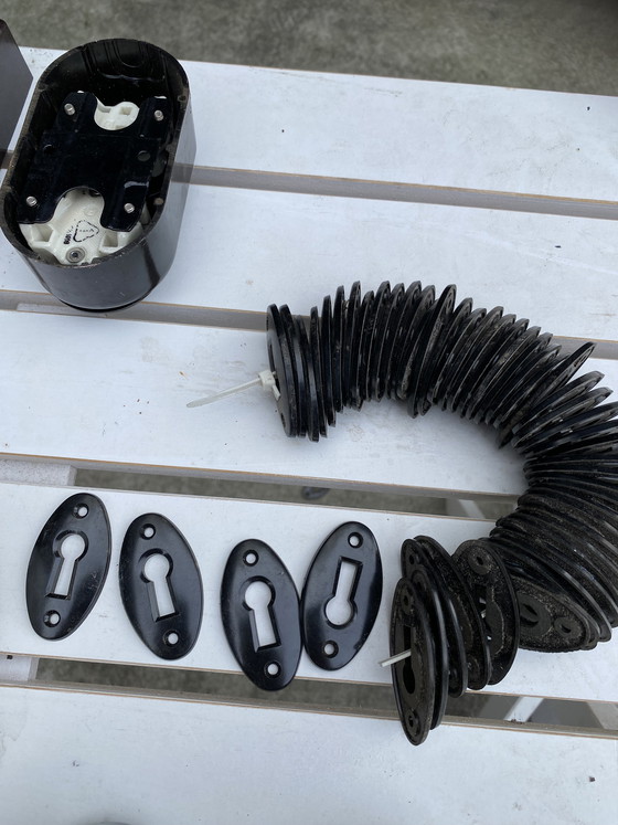 Image 1 of Lot de vieux interrupteurs en bakélite