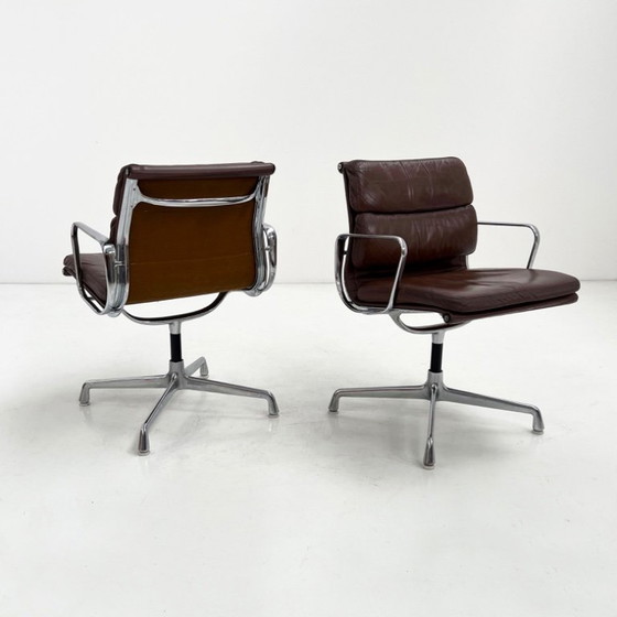 Image 1 of Bruine leren EA208 Softpad bureaustoel van C. & R. Eames voor Herman Miller, jaren 70.