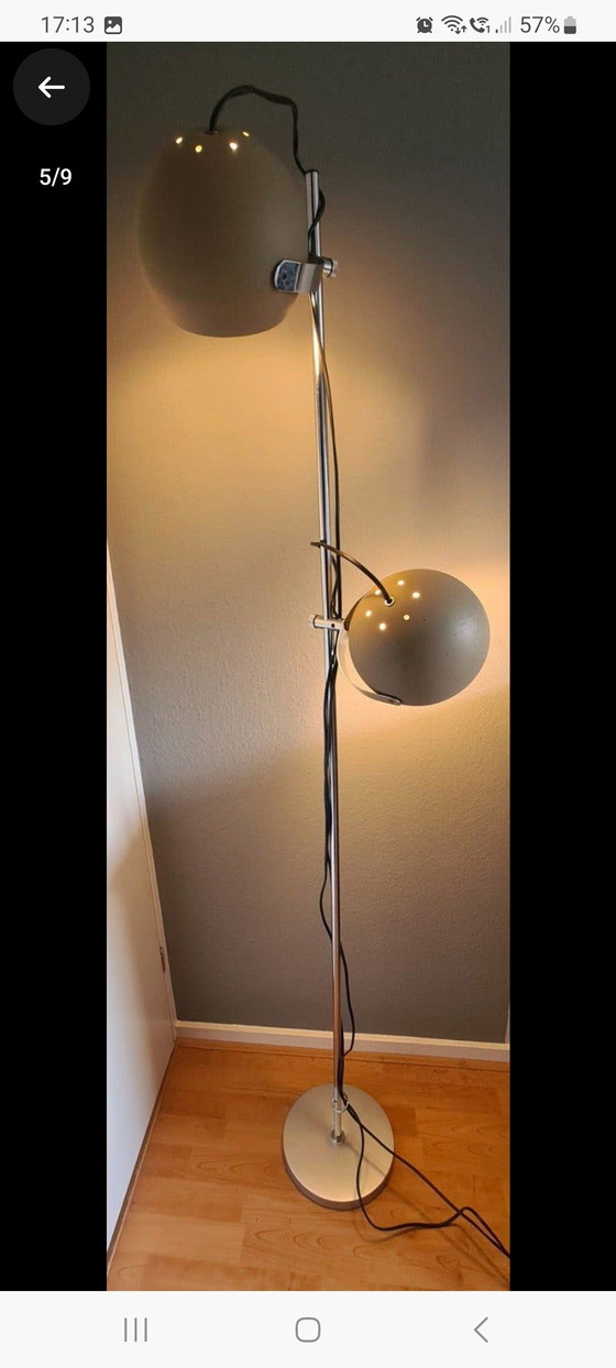 Lampadaire au design moderne du milieu du XXe siècle. Style futuriste. – Iron, Metal (photo 5 of 9)