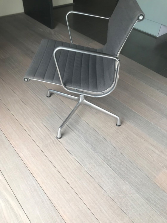 Image 1 of Silla de aluminio Vitra E.A. 108 Eames