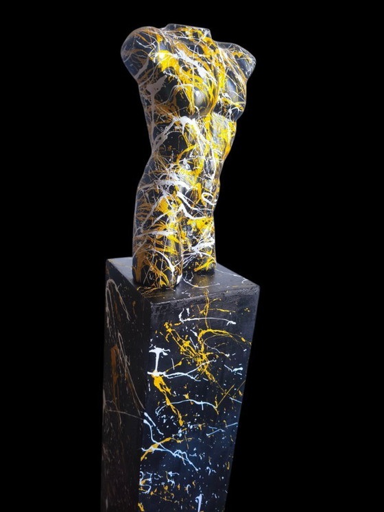 Image 1 of Skulptur auf Sockel | Von Șuțu Adrian | SutuDesigns