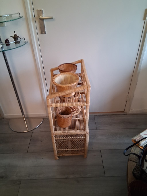 Wunderschöner, kleiner Vintage-Schrank/Aufbewahrungseinheit aus Schilfrohr.