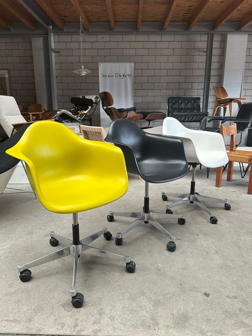Vitra Pacc desk chair (height-adjustable)