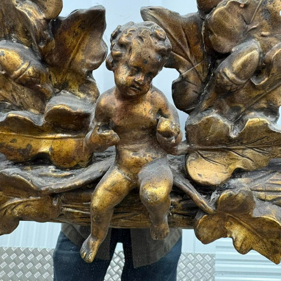 Image 1 of Antieke vergulde spiegel, cherubijn en eikenblad decoratie