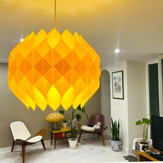 Image 1 of Grande lampe suspendue en acrylique jaune de Bonita, années 1960