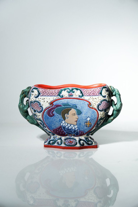 Amphora Czechoslovakia Art Deco Vase Cavalier Portrait Heraldic Crest Enamel – Ceramic (photo 7 of 15)