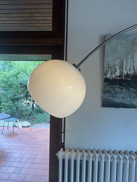 Image 1 of Large vintage Italian arc floor lamp – 1970s – Marble, chrome & opaline diffuser