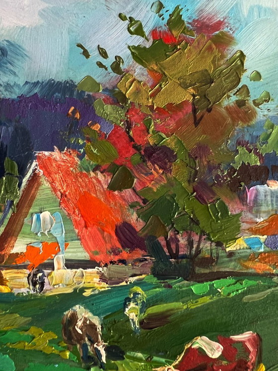 Image 1 of Mucche al pascolo nel villaggio