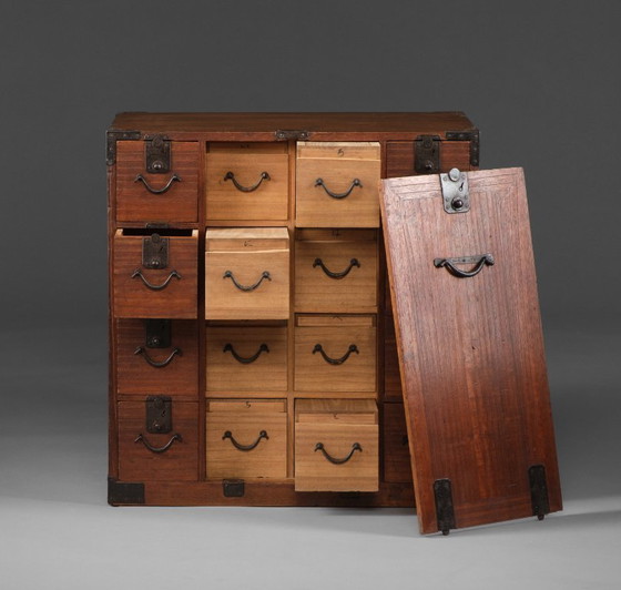 Image 1 of Charmante Japanse kast met 16 lades