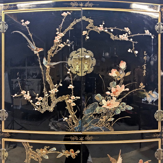 Vintage Chinese Lak Kast Zwart Bloemen En Vogels / Bohemian / Oosterse / Aziatische Bruidskast – Opbergkast (photo 6 of 15)
