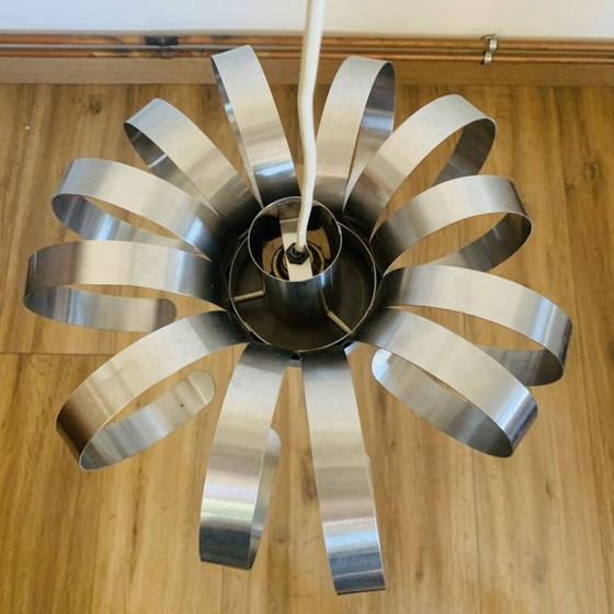 Image 1 of Suspension vintage fleur en rubans d’inox – Space Age années 1970