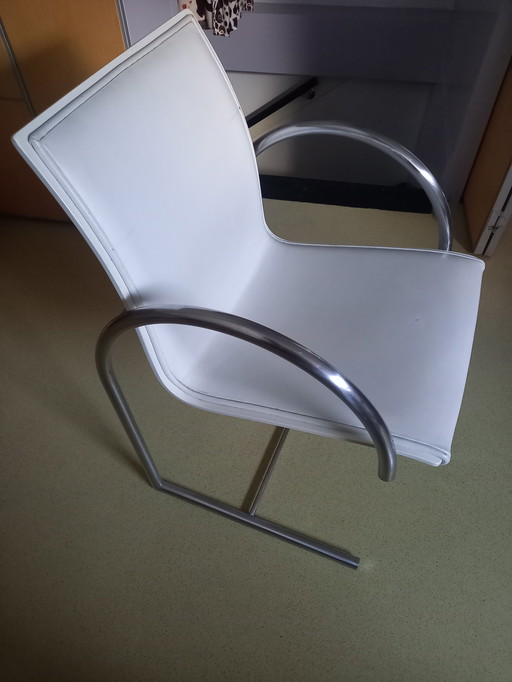 Chaises circulaires Metaform.
