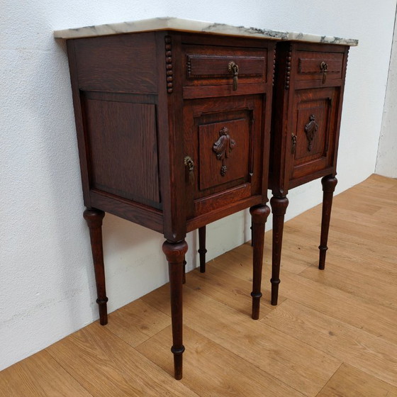 Image 1 of Set antiker Nachttische/Beistelltische mit Marmorplatten