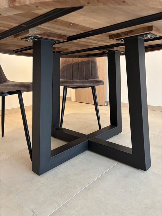 Runder Design-Esstisch Ø140 cm - Massivholz – Esstische (photo 3 of 5)