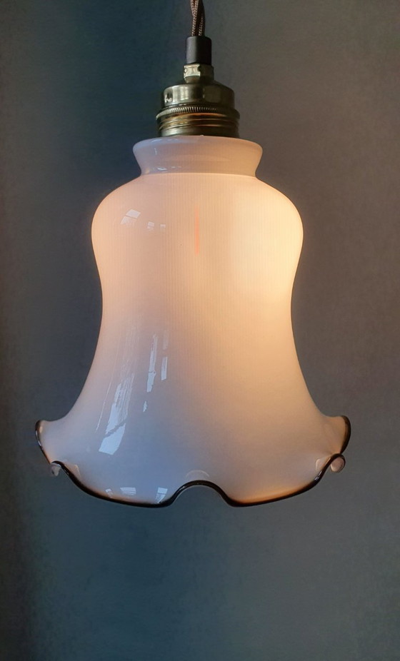 Image 1 of Lampada a sospensione floreale in vetro vintage con bordo decorativo