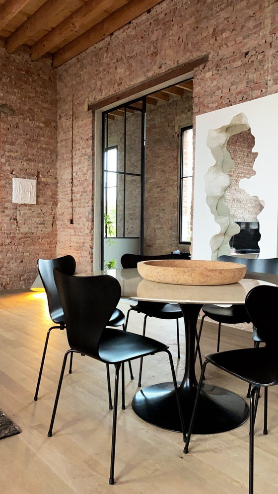 Image 1 of Knoll Saarinen Tulip dining table rond